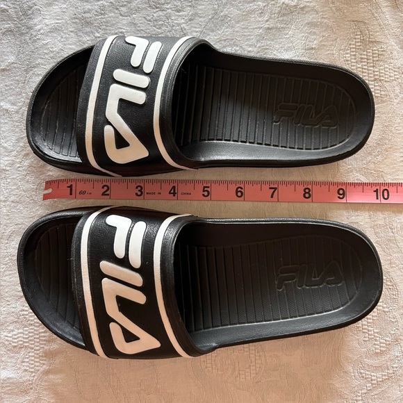 Fila Black and White Slides - Picture 3 of 3